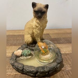 Siamese Cat by Pool. Water Wonders Figurine. Koi & Frog. 5” High. Vintage.